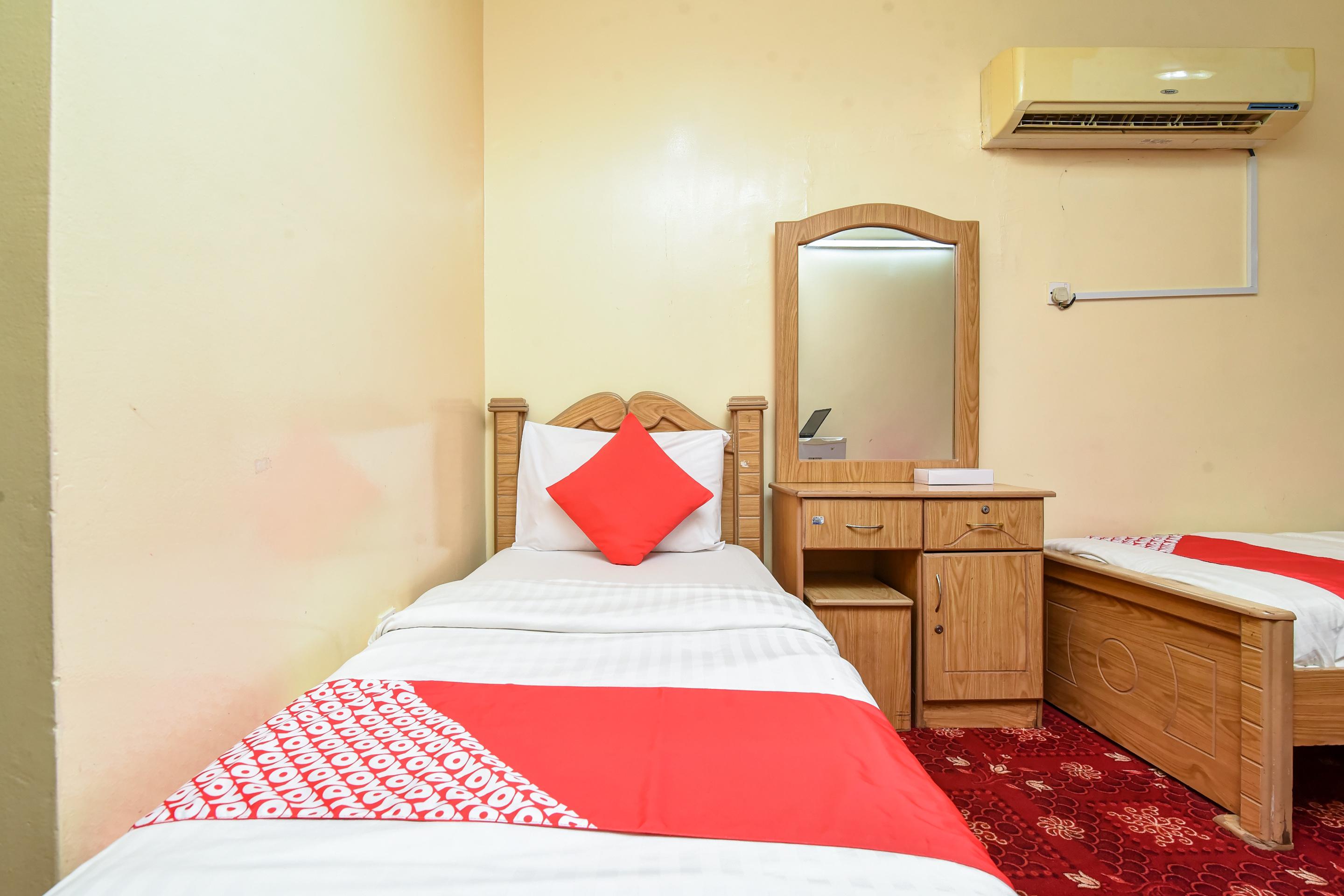 Oyo 157 Al Khaima Hotel Дубай Экстерьер фото