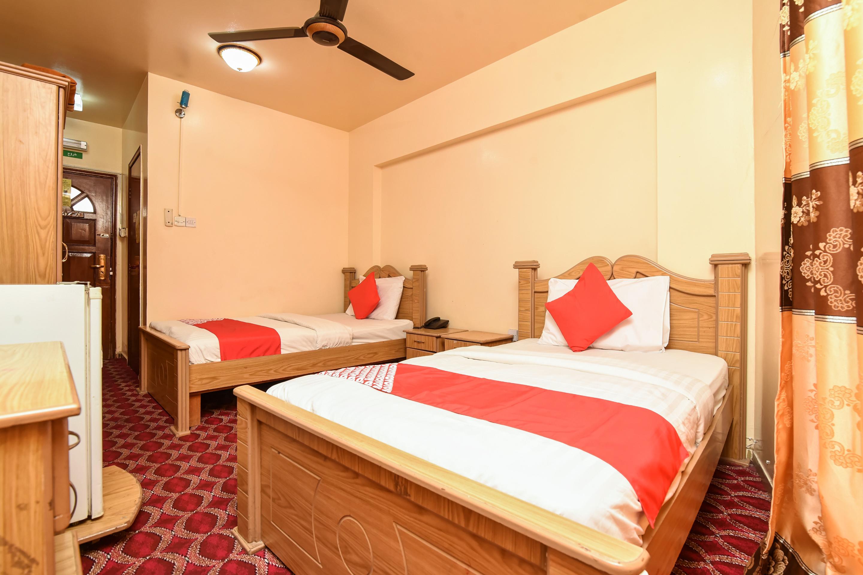 Oyo 157 Al Khaima Hotel Дубай Экстерьер фото