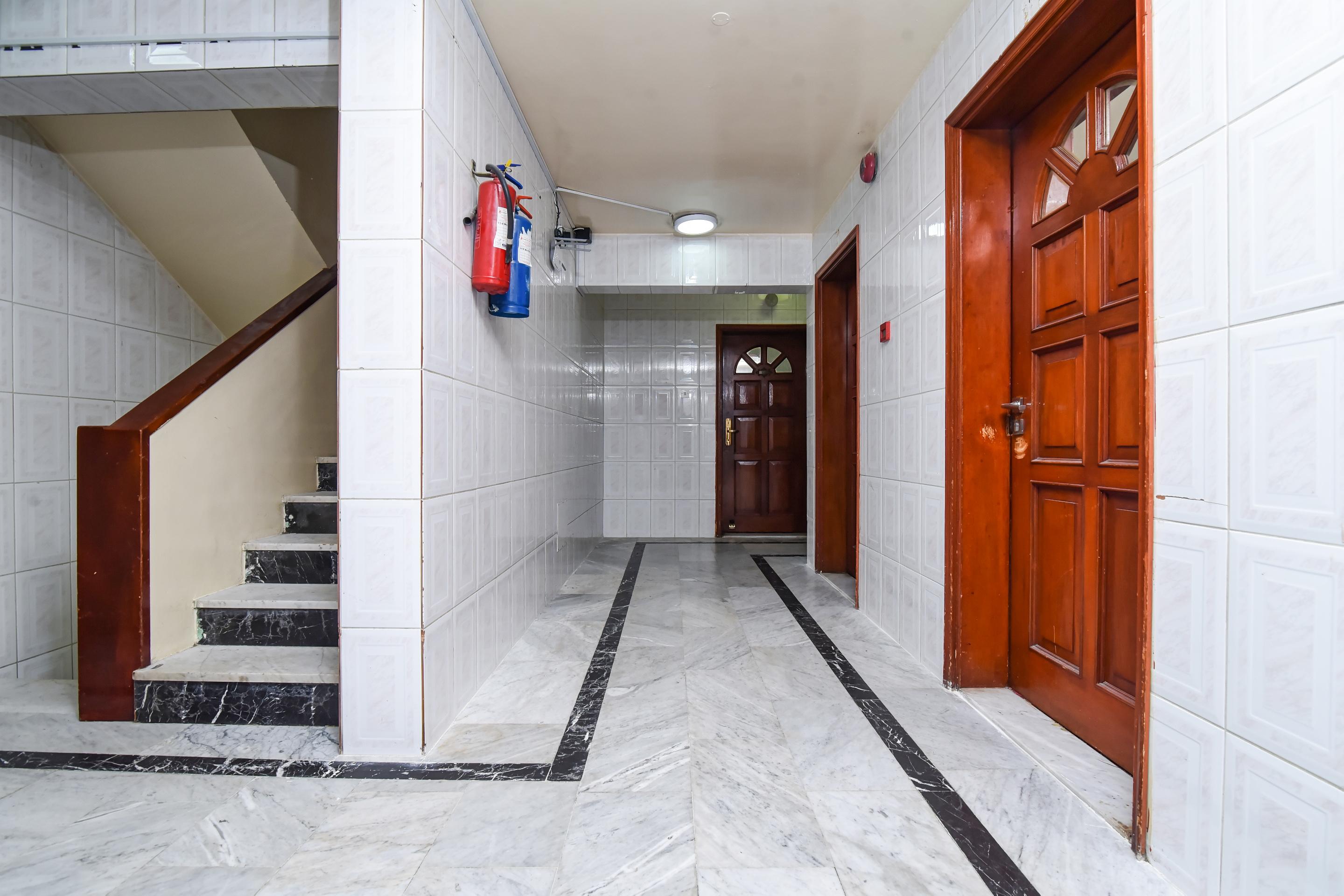 Oyo 157 Al Khaima Hotel Дубай Экстерьер фото